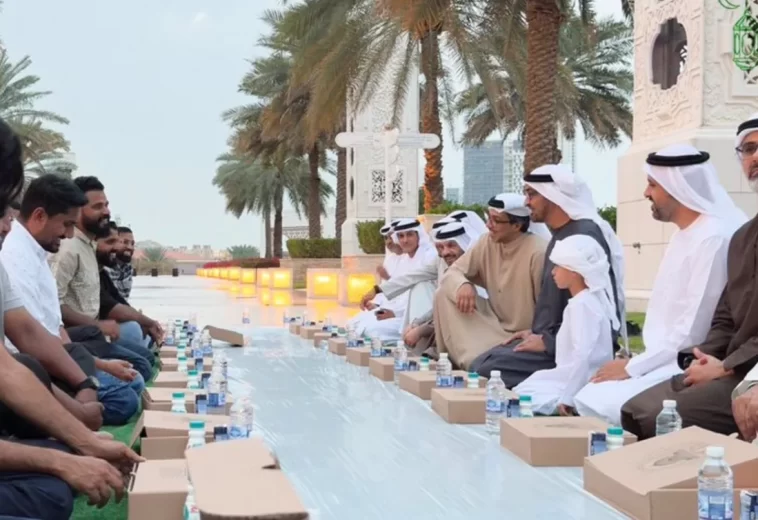 The President of the UAE Participates in Iftar with Worshipers at the Sheikh Zayed Grand Mosque