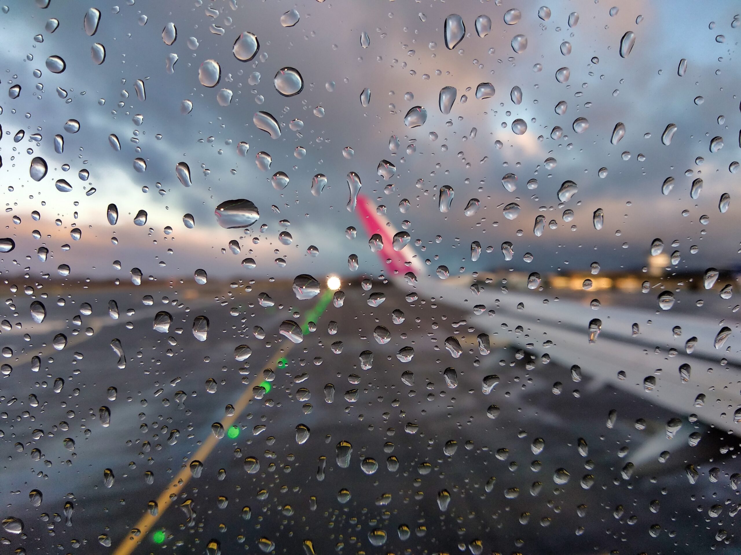 UAE road safety in rain - dubaishout.ae